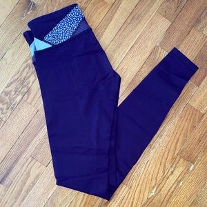 Lululemon Wunder Under Luon Purple patterned waistband worn twice size 6